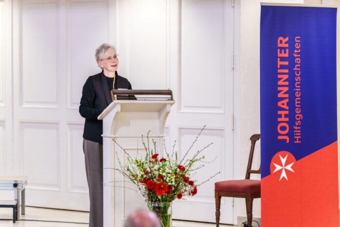 Beim Festakt zum 75-jährigen Jubiläum der Johanniter-Hilfsgemeinschaften in der Hof- und Stadtkirche St. Johannis in Hannover hielt Dr. Petra Bahr, Staatssekretärin im Bundesministerium für Bildung, Familie, Senioren, Frauen und Jugend, eine Rede.