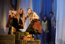 „Die unnützen Mäuler“: Simone de Beauvoir im Theatersaal Langenhagen theater für niedersachsen: „Die unnützen Mäuler“