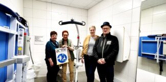 Barrierefreie Toilette mit Unterstützungssystem