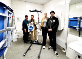 „toilette für alle“ im kurhaus bad nenndorf eröffnet – neue inklusive infrastruktur zur landesgartenschau barrierefreie toilette mit unterstützungssystem