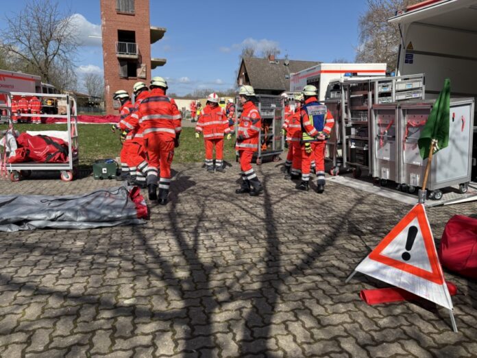 Bevölkerungsschutz: Johanniter trainieren den Ernstfall Bevölkerungsschutz: Johanniter trainieren den Ernstfall Drei Tage lang lernen ehrenamtliche Johanniter aus Wunstorf, Ronnenberg und Langenhagen gemeinsam die Grundlagen im Bevölkerungsschutz.