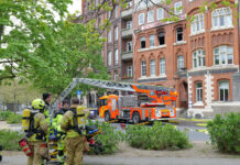 Wohnungsbrand in Hannover-Mitte: Feuerwehr rettet fünf Menschen über Drehleiter
