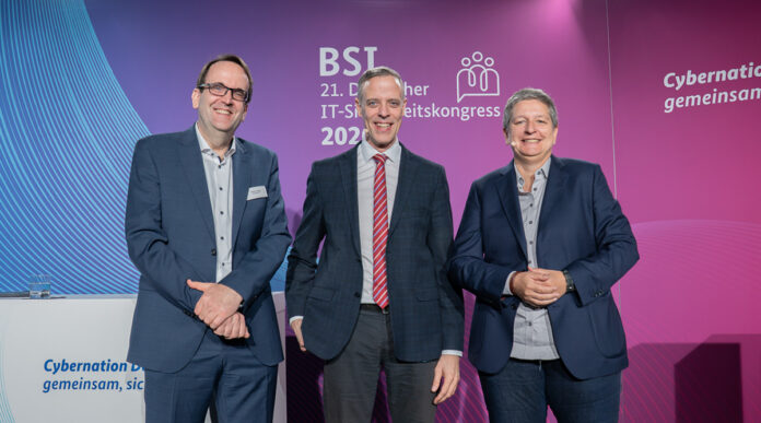 v.l.n.r. BSI-Vizepräsident Thomas Caspers, Staatssekretär Dr. Markus Richter und BSI-Präsidentin Claudia Plattner