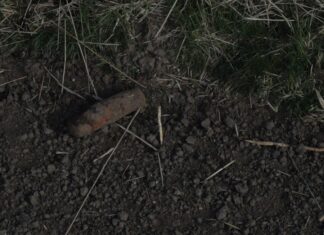 Phosphorbombe am Feldrand in Stelingen entdeckt Phosphorbombenfund in Stelingen.