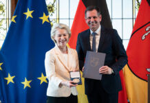 Hohe Ehrung für Europa Politikerin Ursula von der Leyen Niedersachsen ehrt Dr. Ursula von der Leyen mit der Landesmedaille