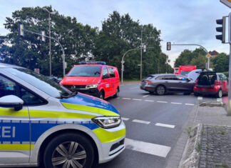 Zwei Verletzte bei Verkehrsunfall in Langenhagen Zwei verletzte Personen bei Verkehrsunfall in Langenhagen