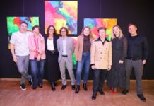 Rekord-Vernissage in Laatzen: Über 100 Gäste bei „Sehstoff“ Die Künstler der Ausstellung Sehstoff. Mehr sehen. Mehr spühren umgarnt von Organisatoren Michael Panusch und Marco Arndt