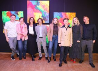 die künstler der ausstellung sehstoff. mehr sehen. mehr spühren umgarnt von organisatoren michael panusch und marco arndt