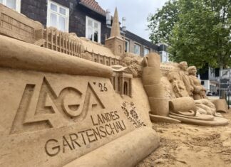 sandskulptur zeigt bad nenndorf mit viel liebe zum detail