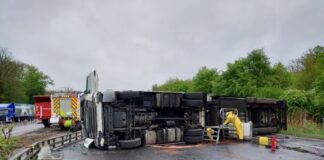 Verkehrsununfall Autobahn A2: LKW Unfall blockiert alle 3 Fahrspuren