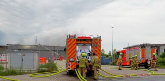 Großbrand in Lager- und Logistikhalle in Anderten