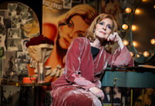 Hildegard-Knef-Musical gastiert im Theatersaal Langenhagen theater für niedersachsen: „Der geschenkte Gaul“, im Bild: Silke Dubilier (Hilde)