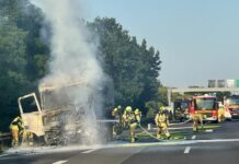 LKW-Brand auf der A2 bei Garbsen sorgt für Vollsperrung LKW-Brand auf der A2 bei Garbsen sorgt für Vollsperrung