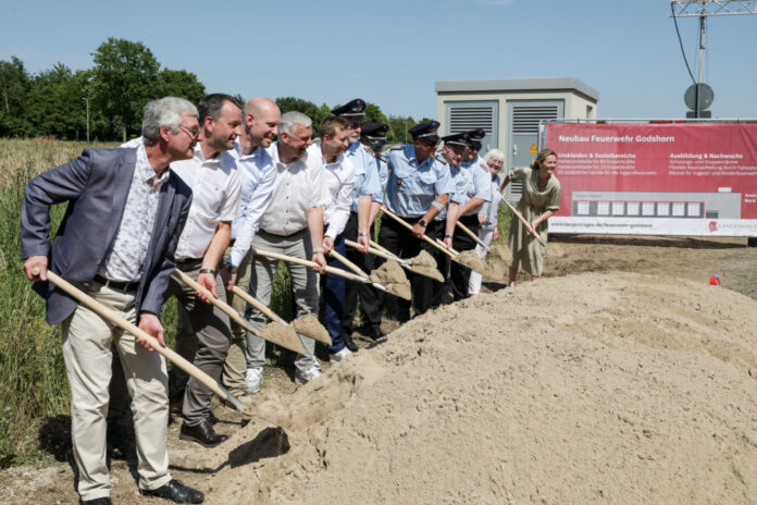 1. Spatenstich Feuerwehr Godshorn - 1. Spatenstich - Neues Feuerwehrhaus an der Dieter-Liedkte-Straße in Godshorn.