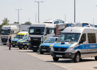 A2 bei Lehrte: Großkontrolle im Güterverkehr legt jedes fünfte Fahrzeug still Großkontrolle im Güterverkehr