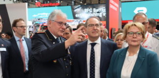 DFV-Präsident Karl-Heinz Banse mit BUndesinnenminister Alexander Dobrindt und NIedersachsens Innenministerin Daniela Behrens.