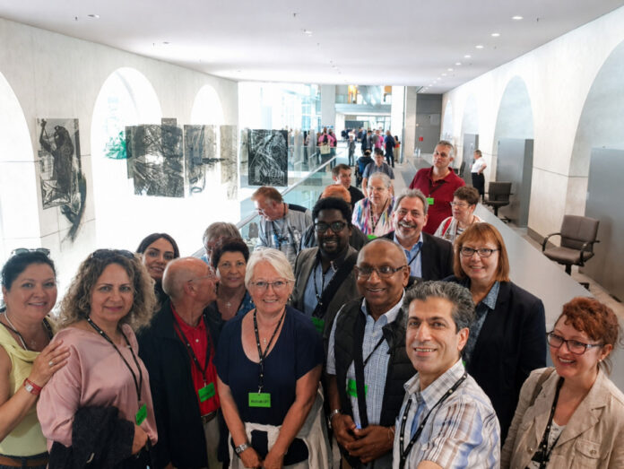 Beiratsmitglieder und Unterstützende bei einem gemeinsamen Besuch im Bundestag in Berlin. Beiratsmitglieder und Unterstützende bei einem gemeinsamen Besuch im Bundestag in Berlin.