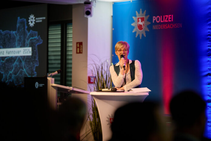 Polizeipräsidentin der Polizeidirektion Hannover, Gwendolin von der Osten Polizeipräsidentin der Polizeidirektion Hannover, Gwendolin von der Osten