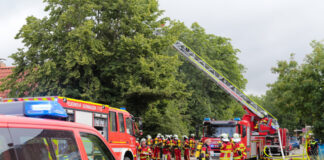 Feuerwehreinsatz - Isernhagen - Dorfstraße