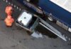 der leckgeschlagene ibc-container wurde in einem speziellen auffangbehälter gesichert.