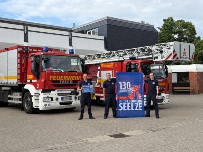 Blaulichtmeile zum 130-jährigen Jubiläum der Ortsfeuerwehr Seelze. Blaulichtmeile zum 130-jährigen Jubiläum der Ortsfeuerwehr Seelze.