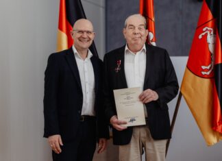 Paul-Eric Stolle erhält Niedersächsisches Verdienstkreuz Paul-Eric Stolle erhält das Niedersächsische Verdienstkreuz