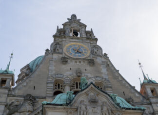 Rathausbalkon am Neuen Rathaus Hannover gesperrt Vorsorgliche Sicherungsmaßnahmen am Neuen Rathaus: Rathausbalkon bis auf Weiteres gesperrt
