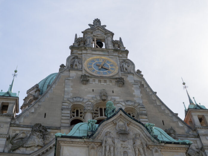 Vorsorgliche Sicherungsmaßnahmen am Neuen Rathaus: Rathausbalkon bis auf Weiteres gesperrt