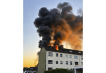Dachgeschossbrand in Lehrte: Feuerwehr rettet zwei Bewohner Dachgeschossbrand in Lehrte