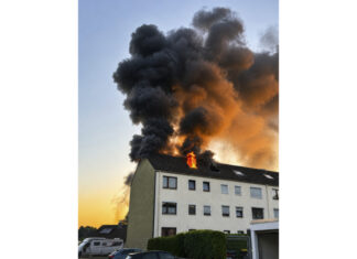 Dachgeschossbrand in Lehrte: Feuerwehr rettet zwei Bewohner Dachgeschossbrand in Lehrte