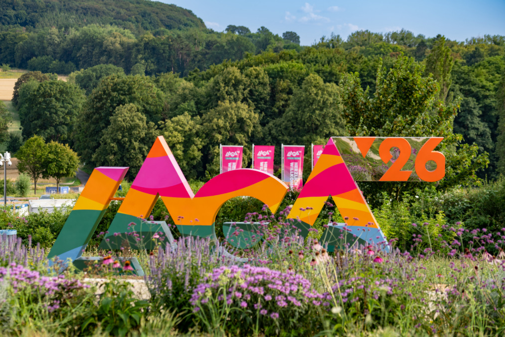 landesgartenschau bad nenndorf erreicht halbzeit mit 350.000 besuchen rund zwei meter hoch und fünfeinhalb meter lang: das logo der landesgartenschau bad nenndorf ist eins der beliebtesten fotomotive.