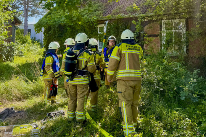 Zimmerbrand in leerstehendem Gebäude in Godshorn gelöscht Zimmerbrand in leerstehendem Gebäude in Godshorn gelöscht