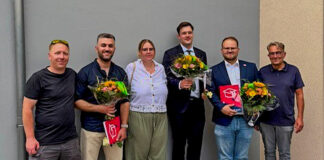 Drei junge Notfallsanitäter und ihre Ausbilder aus Langenhagen (von li.): Michael Enge (st. Teamleitung), Lorka Ghanem, Laura Blanke (Teamleitung), Connor Brockhausen, René Binde und Thomas Franz (Bereichsleitung).