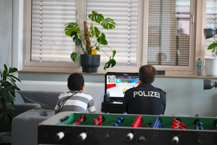 Prävention auf Augenhöhe: Gaming-Koffer der Polizei Hannover im Einsatz.