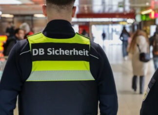 übergriffe auf zugbegleiter nehmen zu: db regio testet tonaufzeichnung bei bodycams db sicherheit