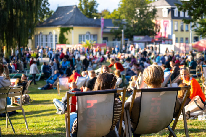 Schlösschenwiese in den Abendstunden auf der Landesgartenschau Bad Nenndorf.
