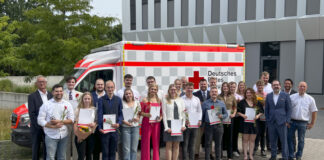 21 neue Notfallsanitäterinnen und -sanitäter beenden ihre Ausbildung beim Roten Kreuz