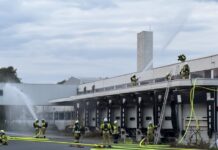 Lagerhallenbrand als Übung: Feuerwehr Langenhagen trainiert Ernstfall Feuerwehr Langenhagen trainiert Ernstfall