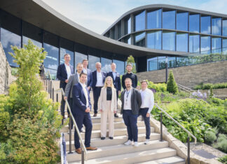 Schwarz Digits und Zscaler starten souveräne Cloud-Sicherheitsplattform für Europa Schwarz Digits, Personen von Zscaler und Schwarz Digits v.l.: Gregor Keller, Jo-Ann Gosemann, Justin Rumpf, Kevin Schwarz Christian Kratzer, Thorsten Pelka, Mike Rich, Bernd Wagner, Sascha Puljic,