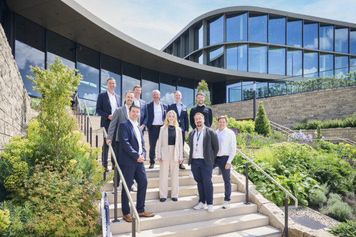 Schwarz Digits, Personen von Zscaler und Schwarz Digits v.l.: Gregor Keller, Jo-Ann Gosemann, Justin Rumpf, Kevin Schwarz Christian Kratzer, Thorsten Pelka, Mike Rich, Bernd Wagner, Sascha Puljic,