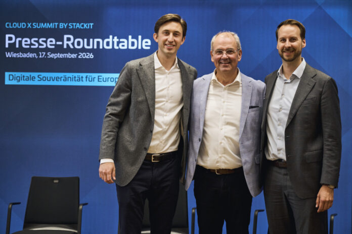 Schwarz Digits erweitert das Data- & AI-Ökosystem und integriert Celonis und Snowflake. (v.l.n.r.) Jonah Rosenboom, Country Manager Deutschland von Snowflake Bernie Wagner, Chief Sales Officer von Schwarz Digits Florian Schewior, Geschäftsführer bei Celonis / Weiterer Text über ots und www.presseportal.de/nr/176941 / Die Verwendung dieses Bildes für redaktionelle Zwecke ist unter Beachtung aller mitgeteilten Nutzungsbedingungen zulässig und dann auch honorarfrei. Veröffentlichung ausschließlich mit Bildrechte-Hinweis.