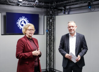 daniela behrens, niedersachsens ministerin für inneres, sport und digitalisierung mit lka-präsident thorsten massinger bei der vorstellung des xr-lab.für digitale tatortarbeit beim lka niedersachsen.
