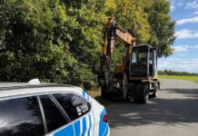 Bagger auf der BAB 7 unterwegs zwischen Hannover-Laatzen und Hildesheim Drispenstedt