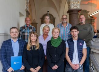 polizeidirektion hannover zeichnet am tag der zivilcourage heldinnen und helden aus.