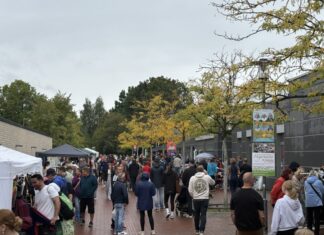 flohmarkt kaltenweide: hervorragende stimmung trotz regenschauer