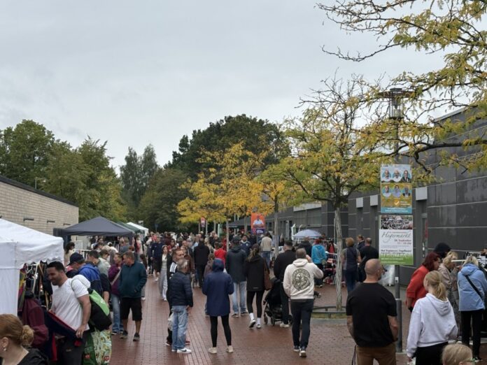 Flohmarkt Kaltenweide: Hervorragende Stimmung trotz Regenschauer