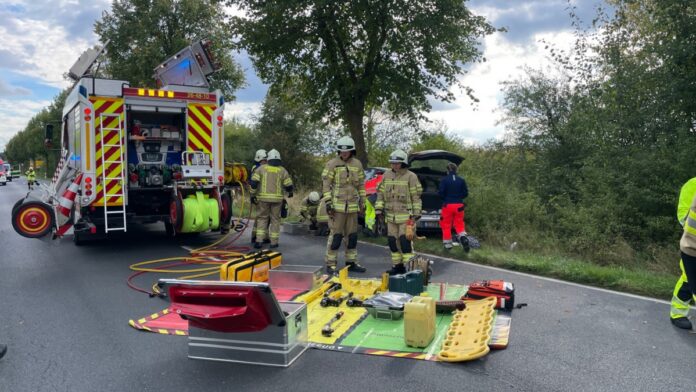 Lehrte: PKW-Fahrer überlebt Kollision mit Baum nicht