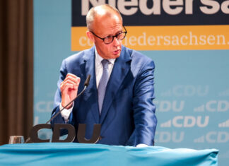 kanzler merz in langenhagen: wahlkampfunterstützung für niedersachsen bundeskanzler friedrich merz