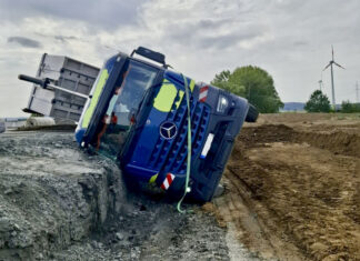 Umgekippter Lkw auf Deponie Kolenfeld