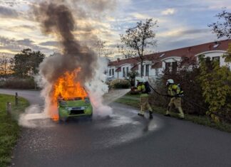 PKW brennt in Kaltenweide